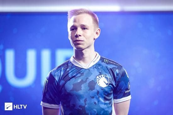 电子竞技员职业揭秘：从游戏爱好者到职业选手的转变