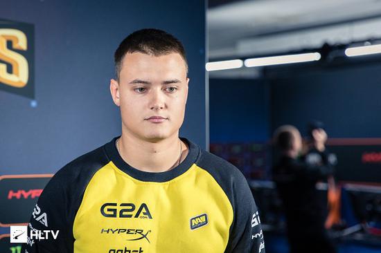 英雄联盟S15总决赛开幕邓紫棋献唱主题曲KT对战T1